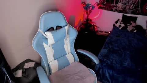 Nicol independent model online show from February 2025 12:42:01 AM