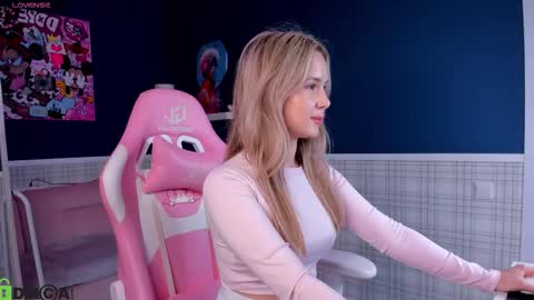 nicolettacooper online show from September 2025 09:42:02 AM