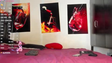 nicolle_hanks1 online show from September 2025 01:53:01 AM