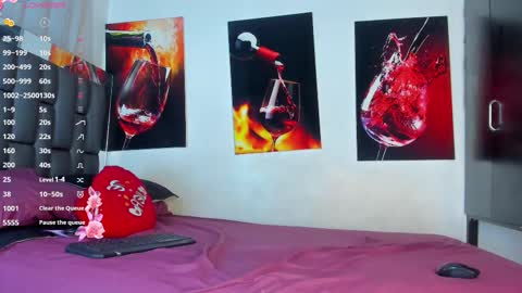 nicolle_hanks1 online show from September 2025 02:04:02 AM