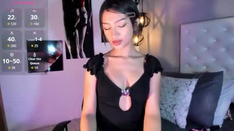 Nicolle online show from October 2025 01:53:02 PM