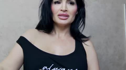 Nicolle online show from February 2025 08:20:02 PM