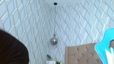 Nicolle Miley online show from February 2025 10:23:01 AM