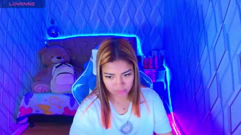 Nicolle Miley online show from October 2025 03:48:01 AM