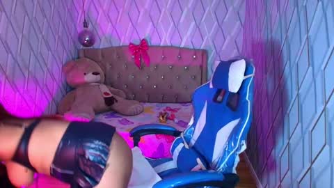 Nicolle Miley online show from January 2026 04:36:01 AM