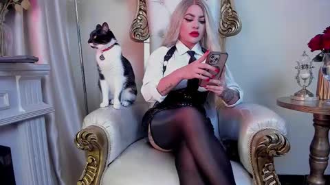 Nicollette Miller online show from December 2025 05:22:02 PM