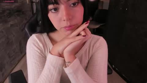 NicolRoss online show from November 2025 03:05:02 PM