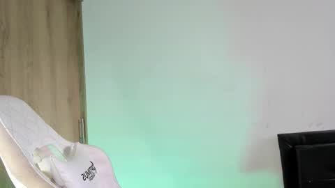 Nicol online show from December 2025 08:16:02 PM