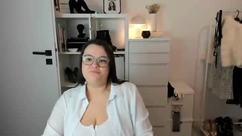 Snapshot of nightholly chatting on February 2026 08:21:01 PM Holly online show from February 2026 08:21:01 PM