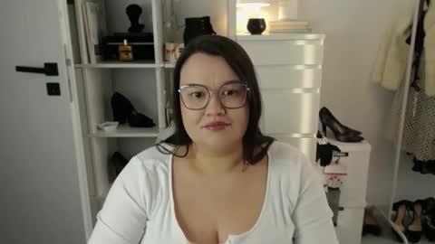 Holly online show from March 2026 04:02:02 PM