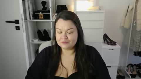 Holly online show from March 2026 07:33:02 AM