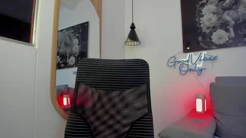 Niick online show from December 2024 01:07:02 AM