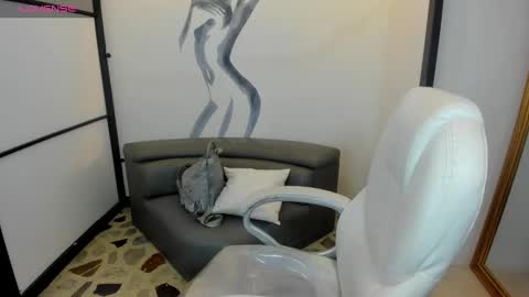 Anni online show from February 2025 09:17:01 PM