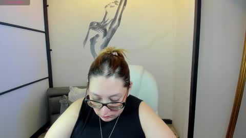 Anni online show from February 2025 10:31:01 PM