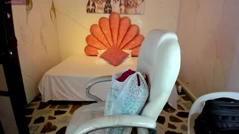 Snapshot of niickyjones chatting on December 2025 05:09:02 PM Anni online show from December 2025 05:09:02 PM