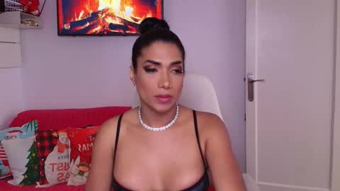 Snapshot of niickylovee chatting on December 2025 10:11:02 AM Nicolle Bustamante online show from December 2025 10:11:02 AM