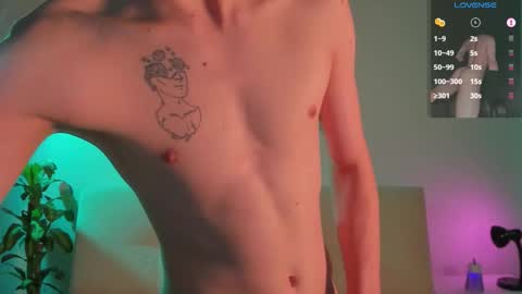 Nicolas Mucci online show from October 2025 12:17:02 PM