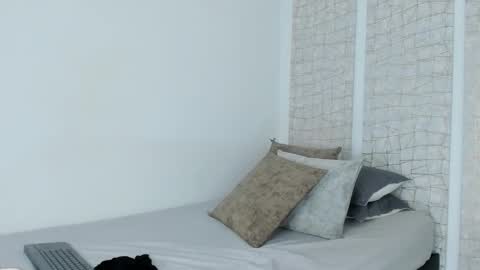 Niicole online show from November 2025 07:03:03 PM