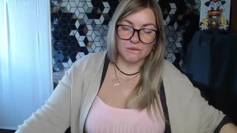 Snapshot of nikaskylink chatting on April 2026 05:19:01 AM Nika online show from April 2026 05:19:01 AM