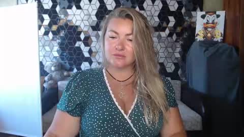 Snapshot of nikaskylink chatting on June 2026 06:40:01 AM Nika online show from June 2026 06:40:01 AM