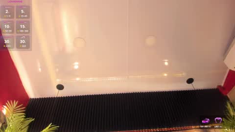 nikii_white online show from December 2024 04:53:02 AM