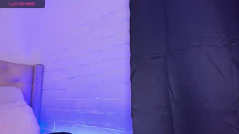 Niikii online show from November 2025 02:56:02 AM