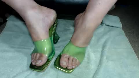 nikisissyfeet online show from June 2026 03:33:01 AM