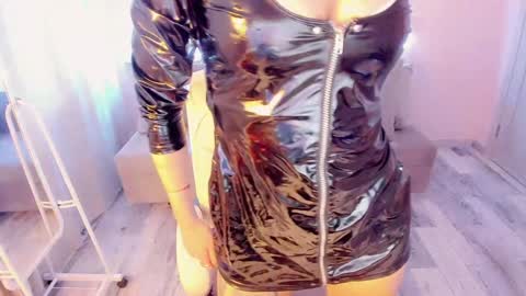 nikki_blondiee online show from January 2025 08:55:02 AM