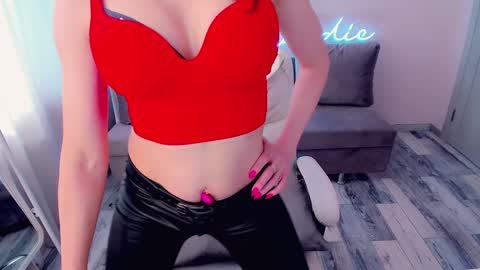 nikki_blondiee online show from February 2025 05:46:01 AM