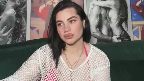 Nikki Kardashian online show from October 2025 10:32:02 PM