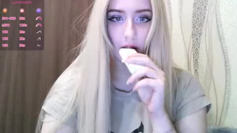 Snapshot of nikki_roseanna chatting on December 2025 01:16:02 PM Nikki Roseanna online show from December 2025 01:16:02 PM