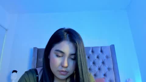 nikkibotero online show from November 2025 06:34:02 PM