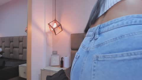 Nikki  online show from October 2025 04:18:02 AM