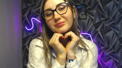 nikkikiss___ online show from May 2026 03:22:02 PM
