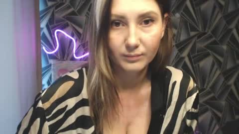 nikkikiss___ online show from May 2026 12:28:02 AM