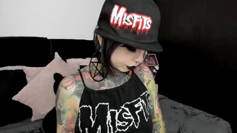 Nikki Ramone   online show from February 2025 02:42:02 AM