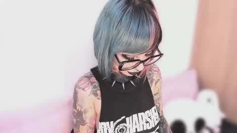 Nikki Ramone   online show from October 2025 10:28:02 PM