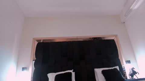     online show from March 2025 03:59:01 PM