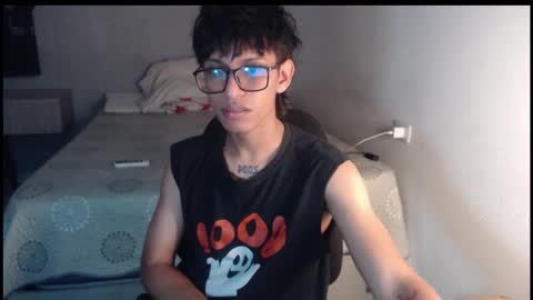 niklaus_wolf online show from September 2025 01:49:01 AM