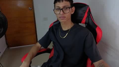 niklaus_wolf online show from April 2026 06:38:01 PM