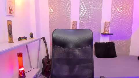    online show from November 2025 04:25:02 AM