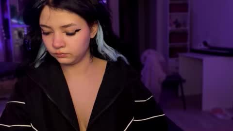 nikoli_naw online show from November 2025 05:01:02 PM