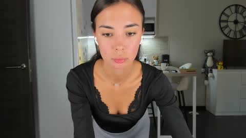 Bella online show from September 2025 03:44:01 PM