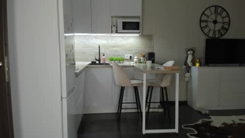 Bella online show from October 2025 11:02:01 PM