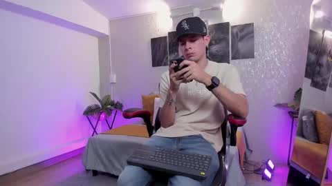 Nils online show from October 2025 03:25:02 AM