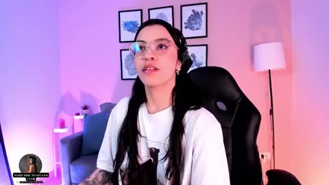 Nina online show from September 2025 08:08:01 PM