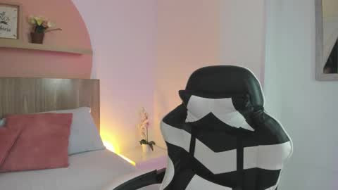 Snapshot of nina_blake chatting on October 2025 02:31:01 AM N I N A online show from October 2025 02:31:01 AM