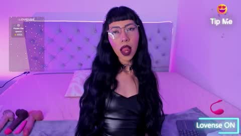 Nina Fox  online show from October 2025 06:03:02 AM