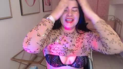 Nina online show from December 2025 01:05:02 PM