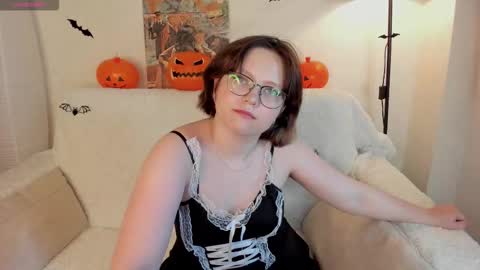 nina lunaa online show from October 2025 09:26:02 AM